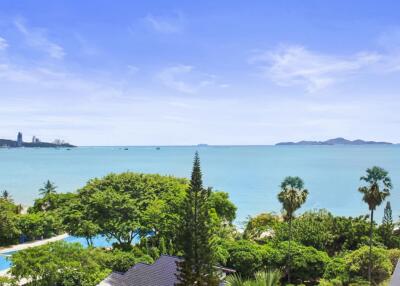 Wong Amat Tower Condo in Pattaya for Sale