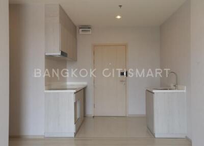 Condo at Life Pinklao for sale