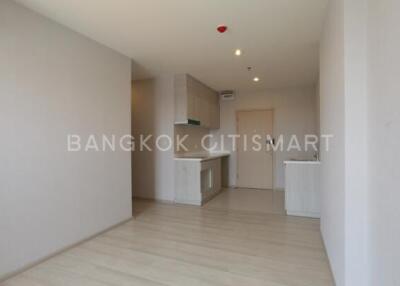 Condo at Life Pinklao for sale