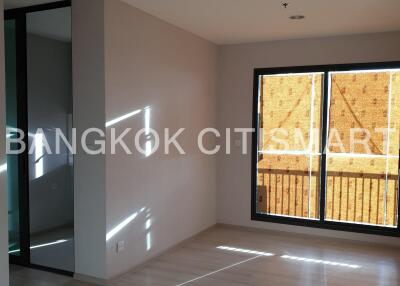 Condo at Life Pinklao for sale