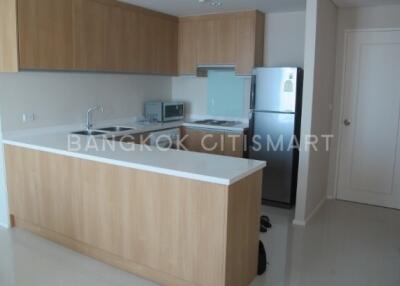 Condo at Villa Asoke for rent