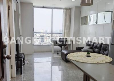 Condo at Sathorn House for rent