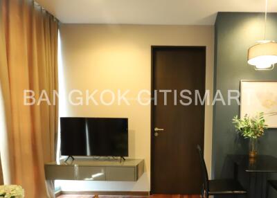 Condo at Wish Signature Midtown Siam for sale