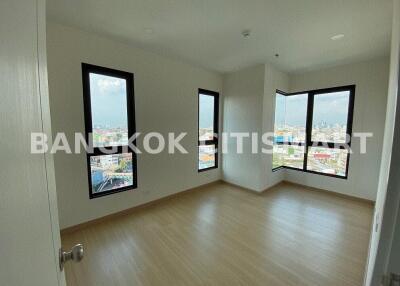 Condo at Supalai Loft Prajadhipok-Wongwian Yai for sale