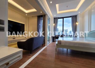 Condo at MUNIQ Langsuan for rent