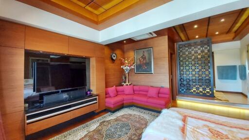 Nirvana Place Penthouse for Sale in Pattaya