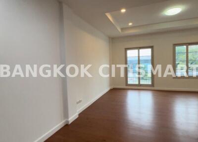Townhouse at Urban Sathorn for rent