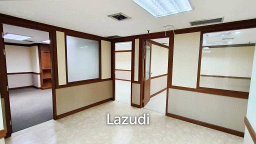 275 SQ.M Office for rent in Asoke