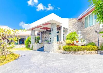 Large 3-BR Villa in Chalong