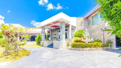 Large 3-BR Villa in Chalong