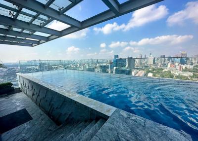 1-bedroom modern condo for sale close to MRT Queen Sirikit