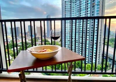 1-BR Condo at The Base Park East Sukhumvit 77 near BTS On Nut