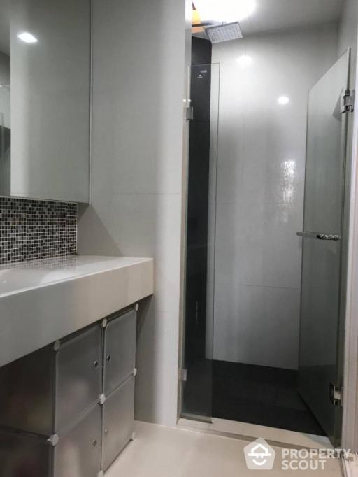 1-BR Condo at Rhythm Sukhumvit 44/1 near BTS Phra Khanong