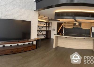 4-BR Condo at Penthouse Condominium near BTS Phra Khanong