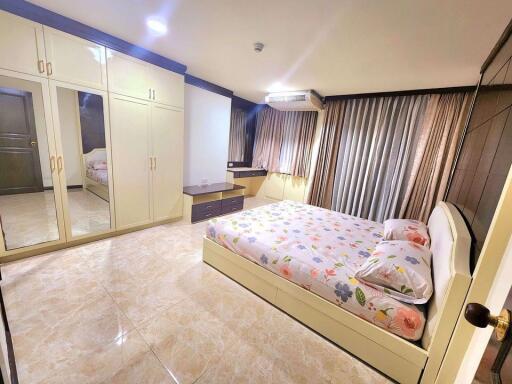 2 bed Condo in Supalai Place Condominium Khlong Tan Nuea Sub District C020297