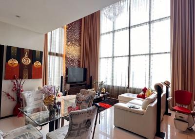 2 bed Duplex in The Emporio Place Khlongtan Sub District D020290
