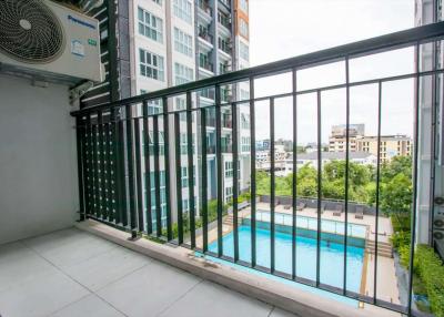 Contemporary One-Bedroom Apartment with Pool View and Prime Location for Sale