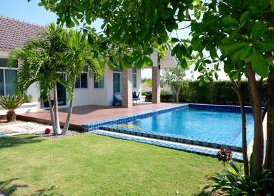 Attractive Modern Pool Villa Borfai