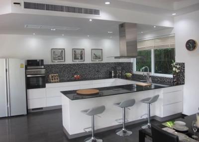 Beautiful Modern Pool Villa Soi 114