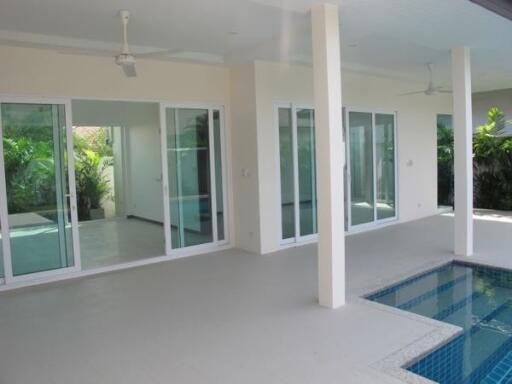 New modern pool villa @ Soi 114
