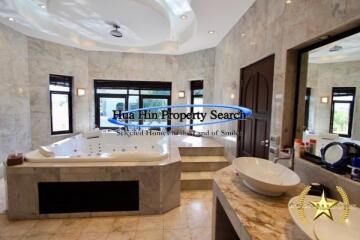 Luxury pool villa west Hua Hin