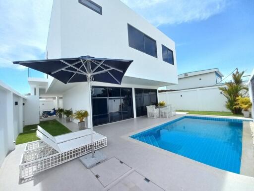 Huay Yai Luxury Pool Villa for Sale in Pattaya