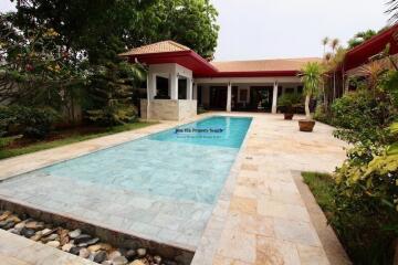 MODERN PRANBURI POOL VILLA FOR SALE