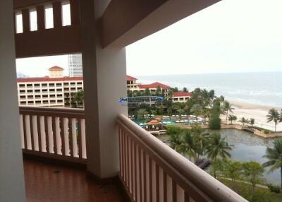 Beach front condo Dusit Thani for sale