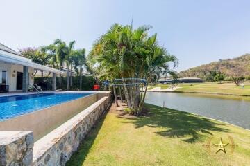 Lovely pool villa on Black Mountain Golf course