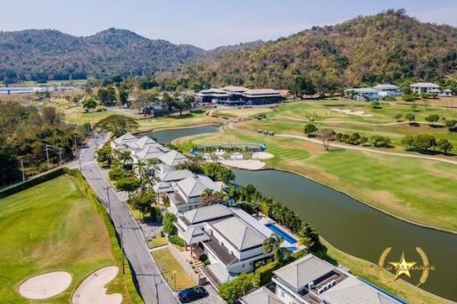 Lovely pool villa on Black Mountain Golf course