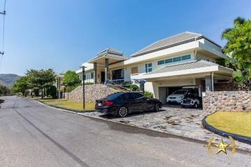 Lovely pool villa on Black Mountain Golf course