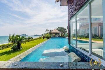 Absolute Luxury Beachfront villa บางสะพานสำหรับขาย