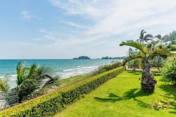 Absolute Luxury Beachfront villa บางสะพานสำหรับขาย