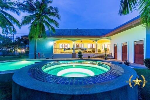 Stuart Park Beautiful Pool Villa With Large Land For Sale Hua Hin