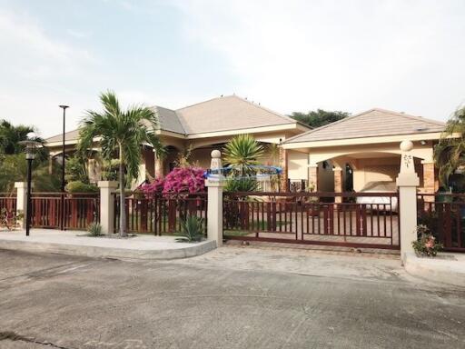pool villa close to the beach in Cha am for sale