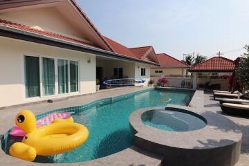 Pine Flower 3 bedroom villa with large pool for sale