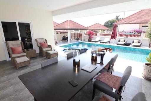 Pine Flower 3 bedroom villa with large pool for sale