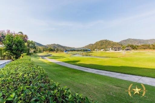 Black Mountain luxury 2 storey golf course villa for rent