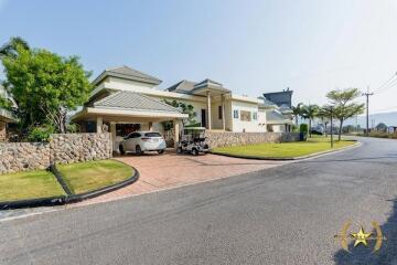 Black Mountain golf course 3 bedroom luxury pool villa for rent