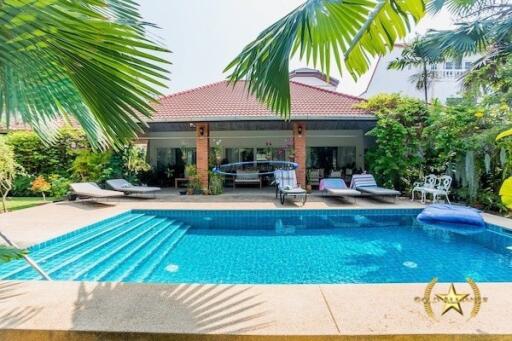 Naebkehad Village Luxury pool villa for sale city center Hua Hin