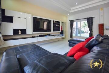 Lovely 4 Bedroom Pool Villa With Good Access To Hua Hin Town And Black Mountain