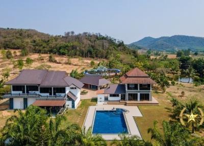 Big luxury estate villa with very large land for sale west of Hua Hin
