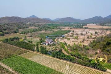 วิลล่าหรูขนาดใหญ่พร้อมที่ดินขนาดใหญ่สำหรับขายทางตะวันตกของหัวหิน