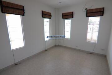 Spacious and Bright Unfurnished Bedroom with Large Windows