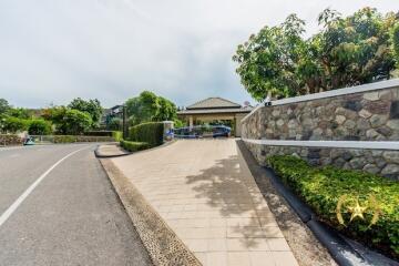 Black Mountain Absolute luxury golf course villa for sale Hua Hin