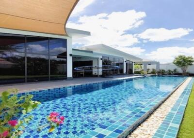 Contemporary Design 3 Bedroom Pool Villa Close To Banyan Golf Course