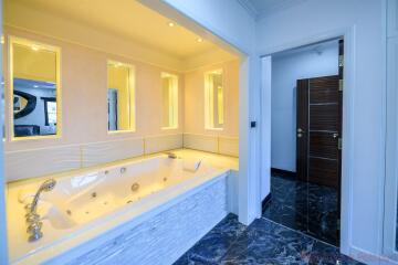 4 Bed Condo For Sale In Pratumnak - Siam Oriental