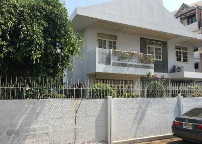 For Rent Bangkok Single House Narathiwas Sathon BTS Sala Deang Sathorn