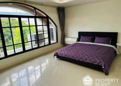 4-BR House at Moo Baan Chicha Castle near MRT Phetchaburi