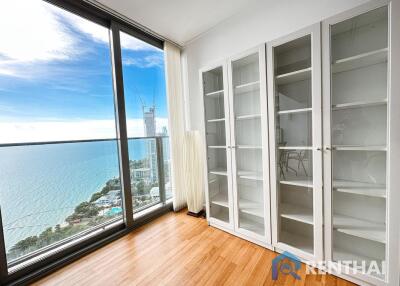 For sale! Luxury Beachfront condo in Wongamat Beach Pattaya